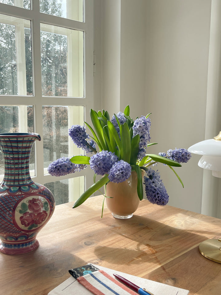 Glasvase m/folder, cremefarvet