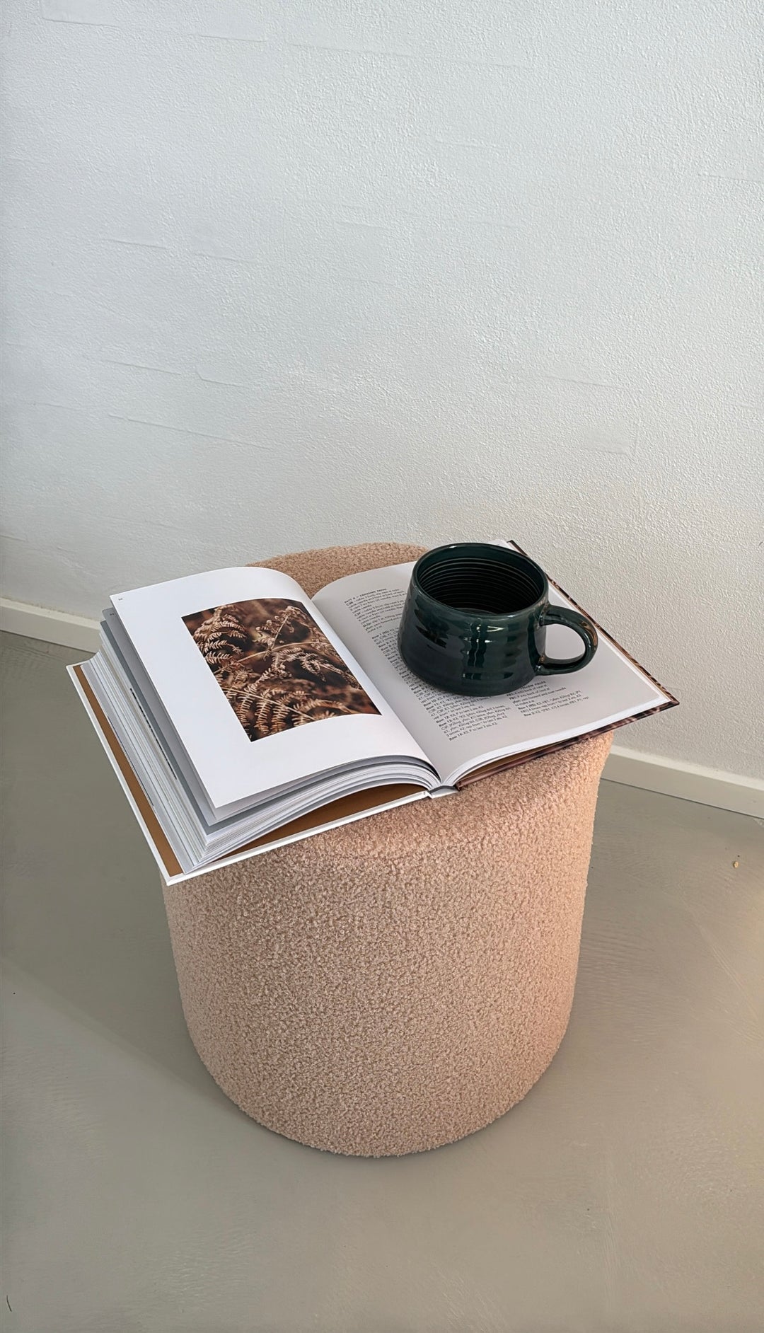 Puf. (Ø36xH:39cm). Cream
