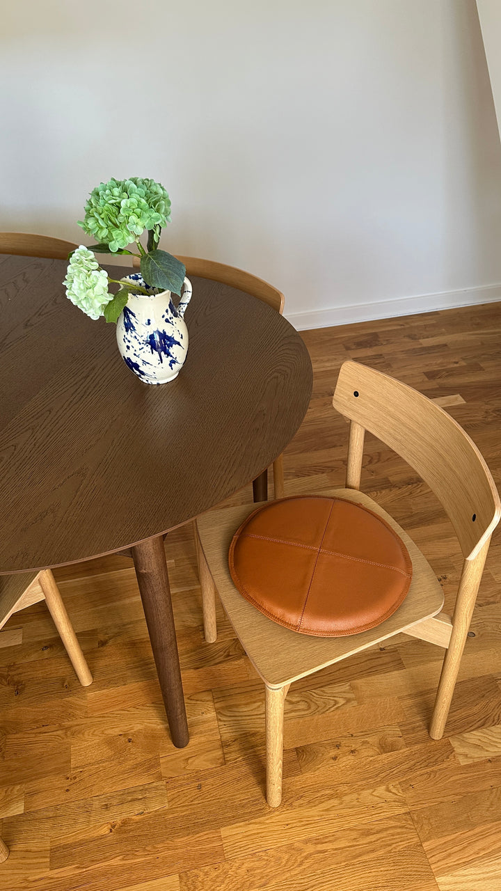 Rund Skindpude. Cognac