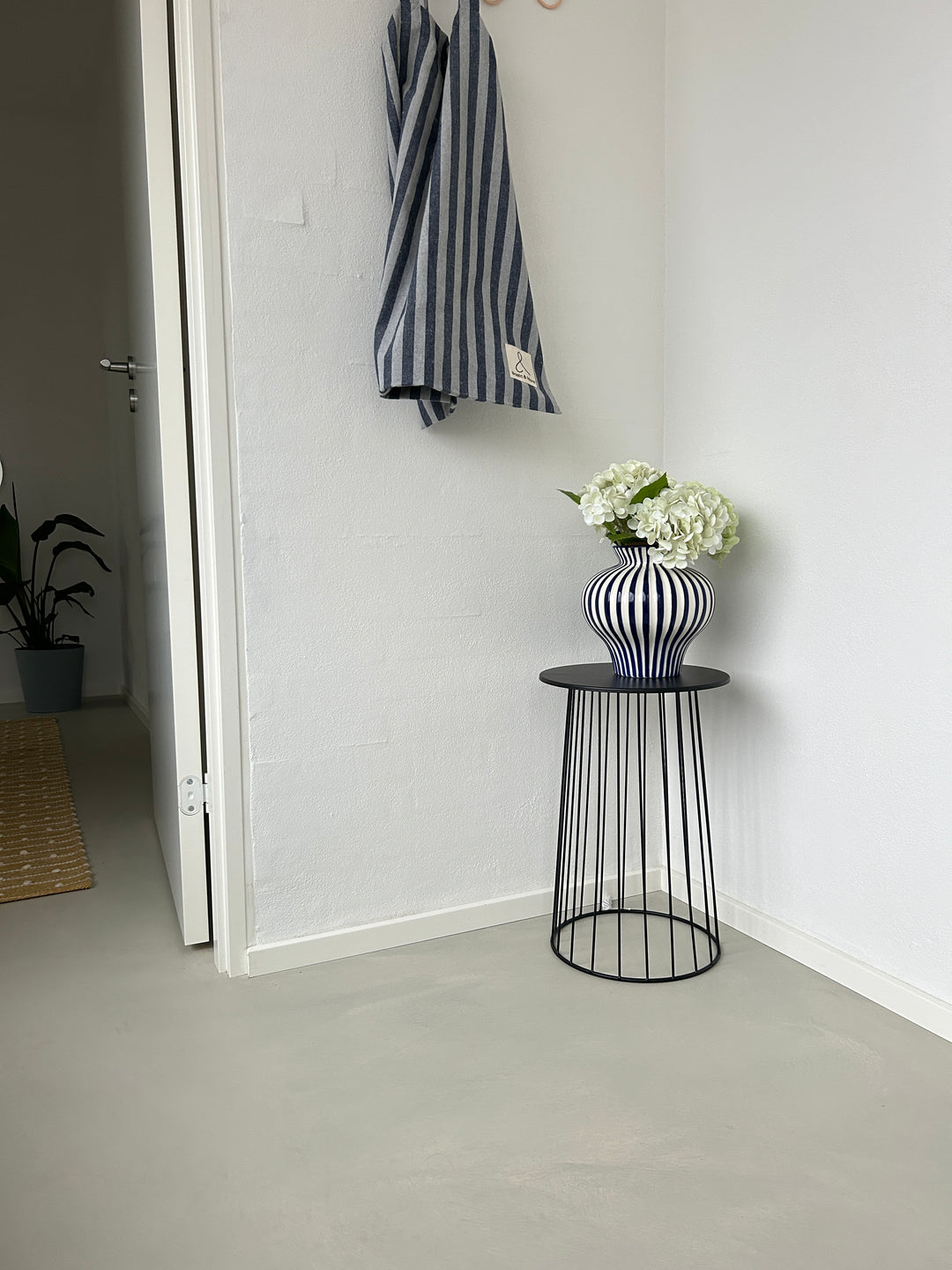 BETSY Vase (Ø 21 x 21cm) Blå/Hvid Stribe
