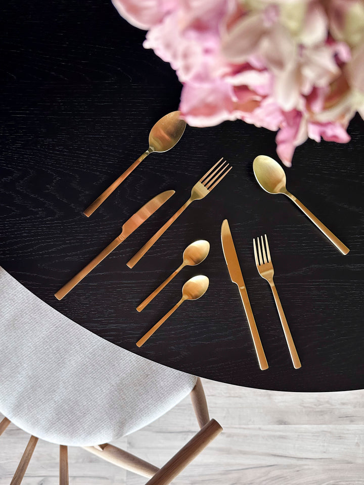 Bestiksæt 16 dele i Guld farve.