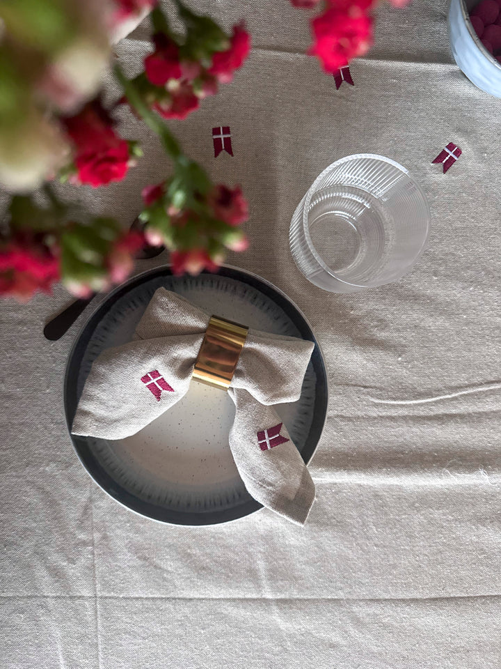 Dug m. Broderet Dansk Flag. 140x180cm