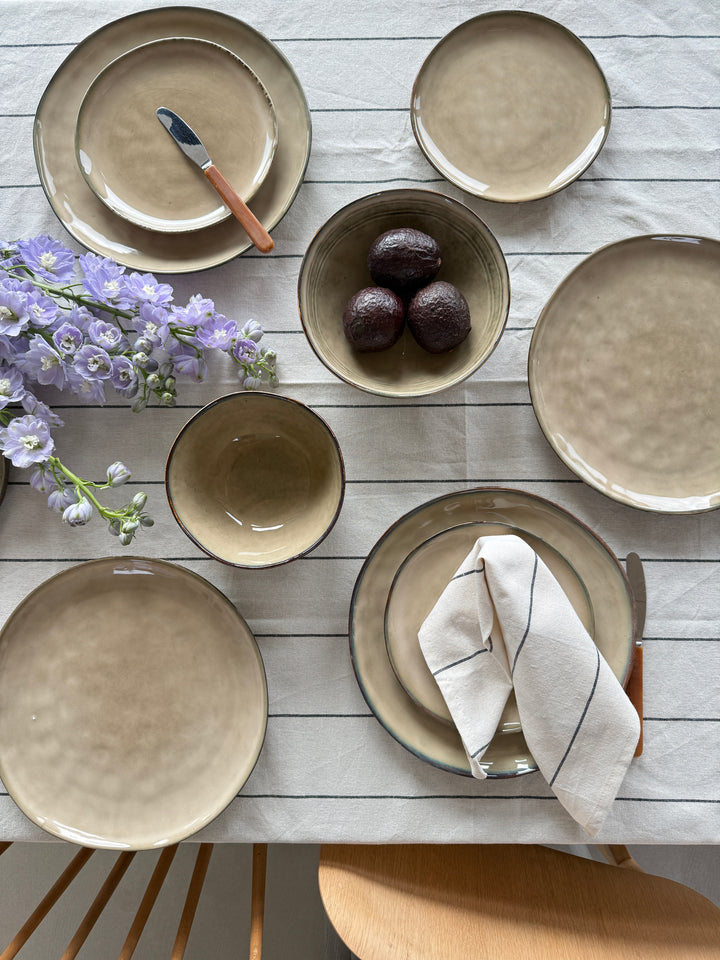 Dug m Natur og Sort Stribe FREYA (140x220cm)