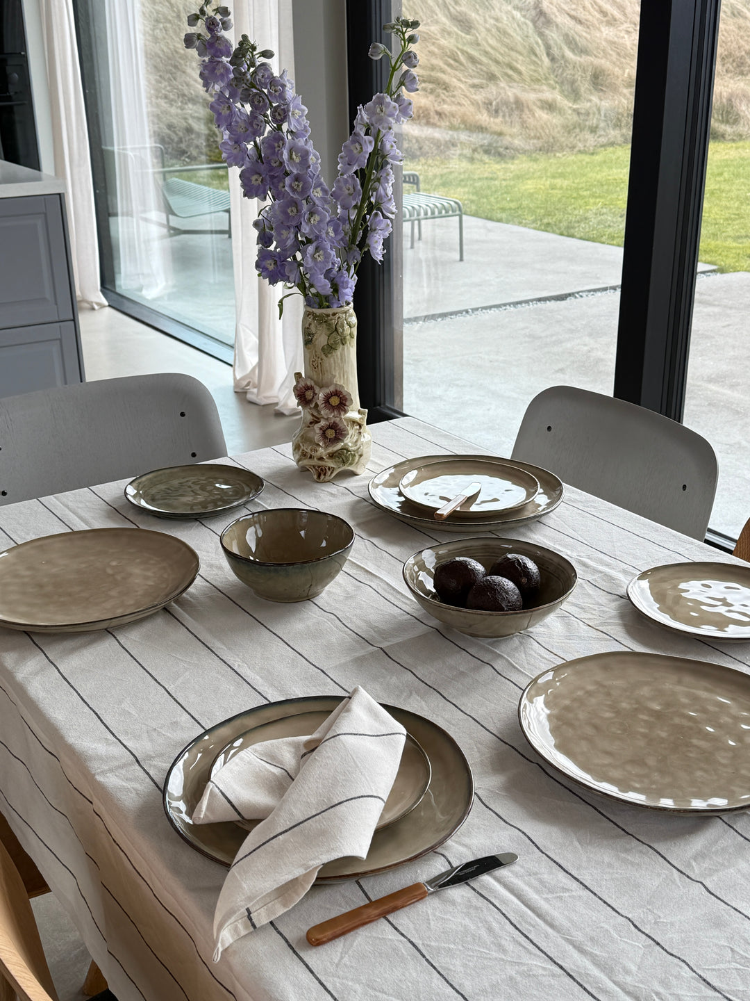 Dug m Natur og Sort Stribe FREYA (140x220cm)