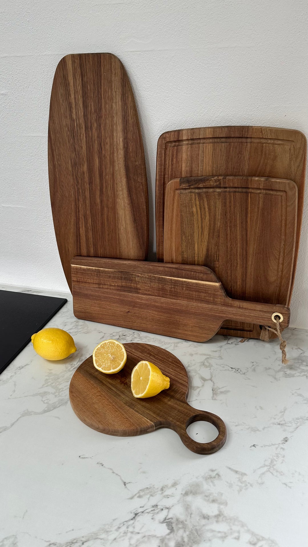 Skærebræt i Flaskeform m 2 osteknive( 45x15,6x1,5cm)