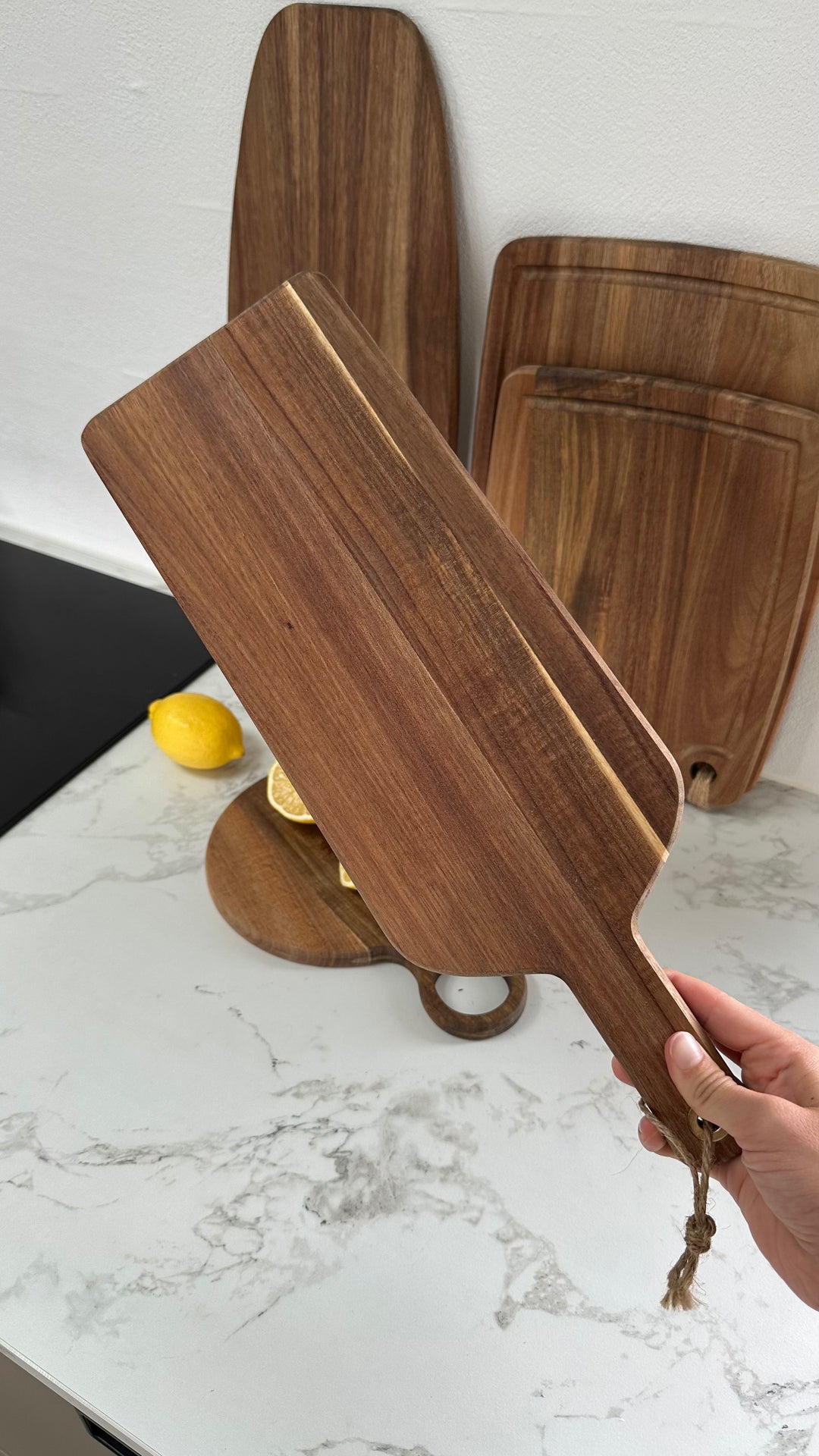 Skærebræt i Flaskeform m 2 osteknive( 45x15,6x1,5cm)