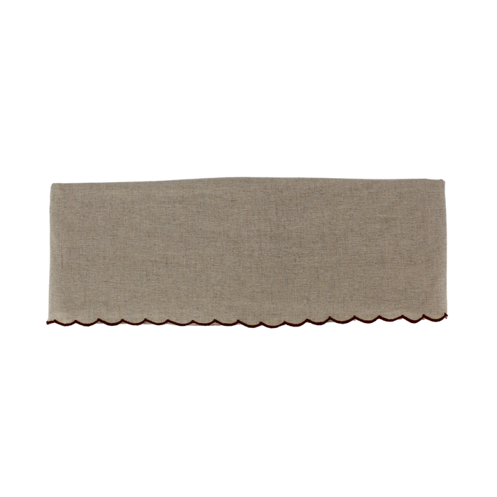 Dug m. Rød Broderi Kant. (140x180cm)