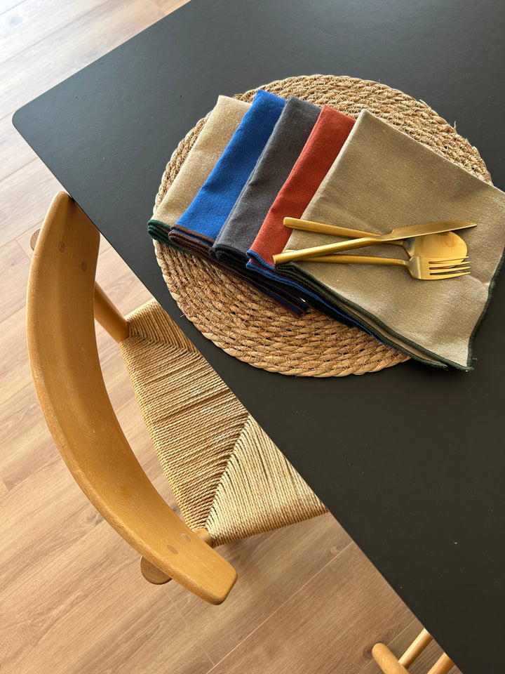 Stofserviet ( 40x40cm). Kavee m. Blå Kant