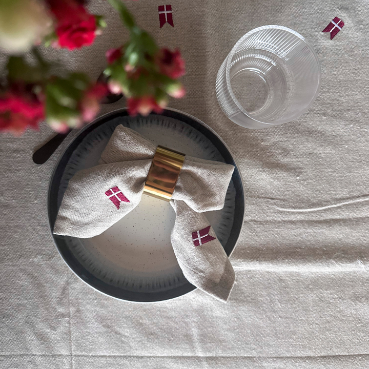 Stofserviet m. Broderet Dansk flag( 40x40cm) Hørfarve