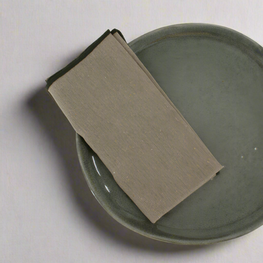 Stofserviet ( 40x40cm). Royal Grå m. Grøn Kant