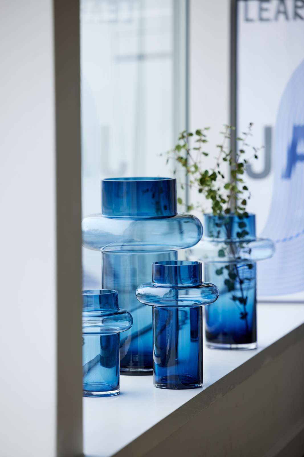 Lyngby Tube Vase (H:25cm). Dark Blue
