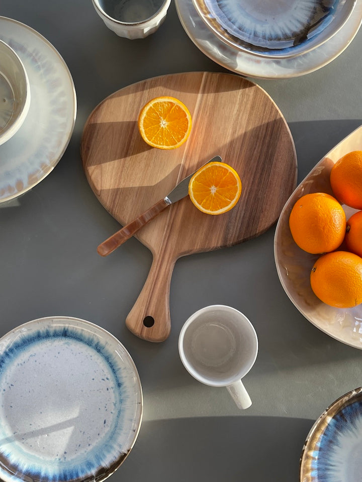 Skærebræt i Akacietræ ( Ø30X38X1,5cm).