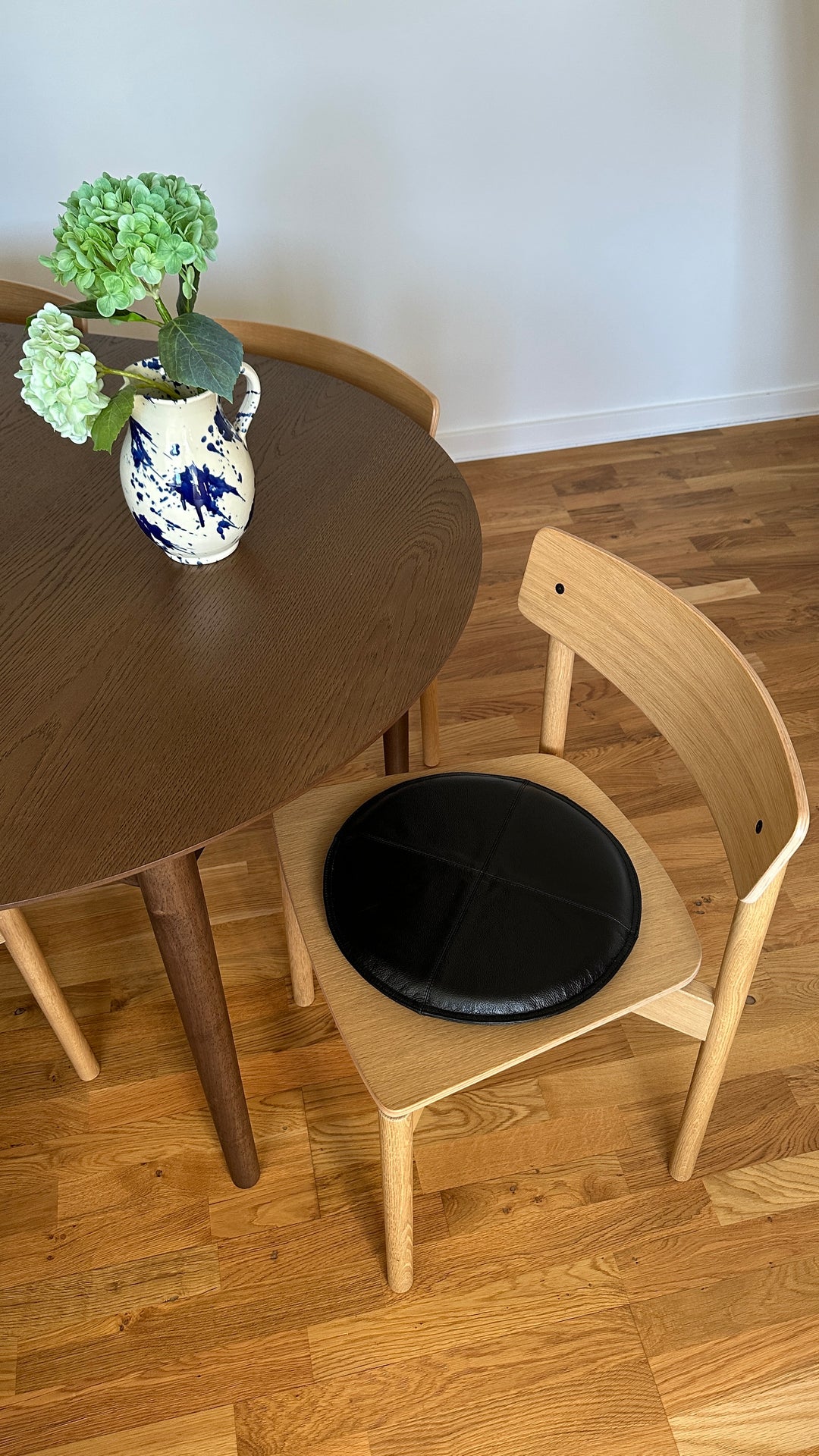 Rund Skindpude. Sort