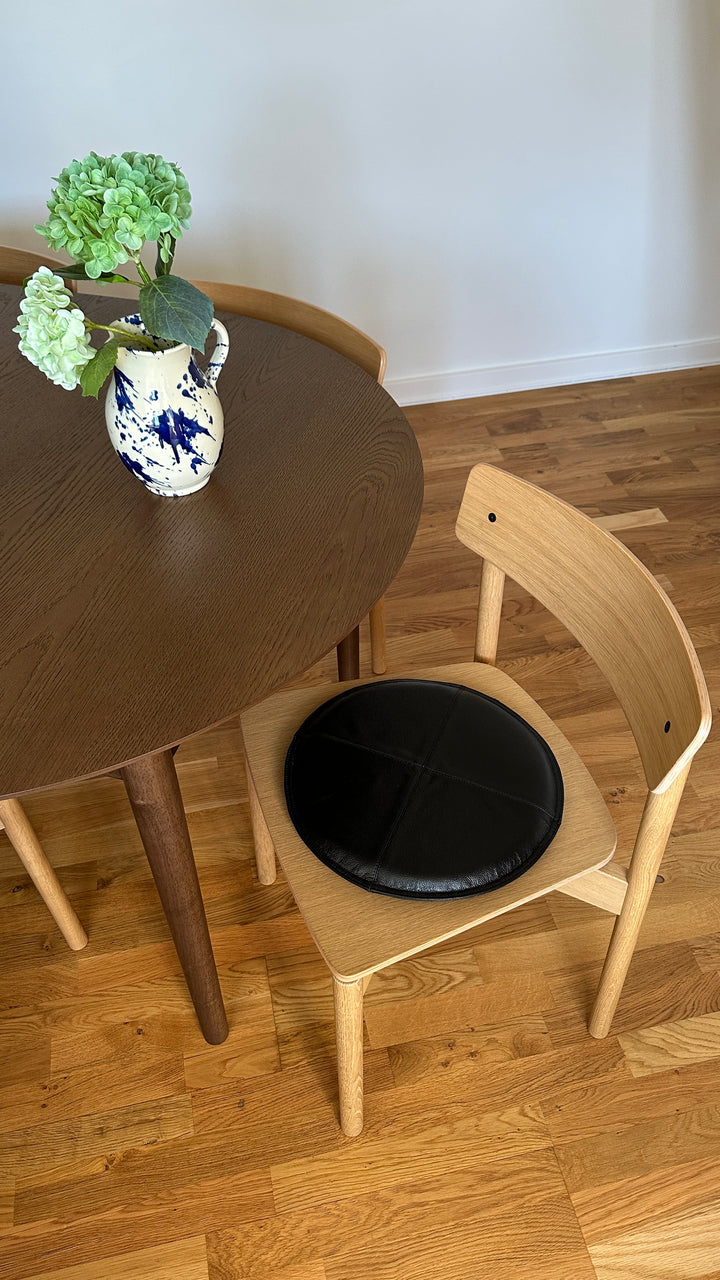 Rund Skindpude. Sort