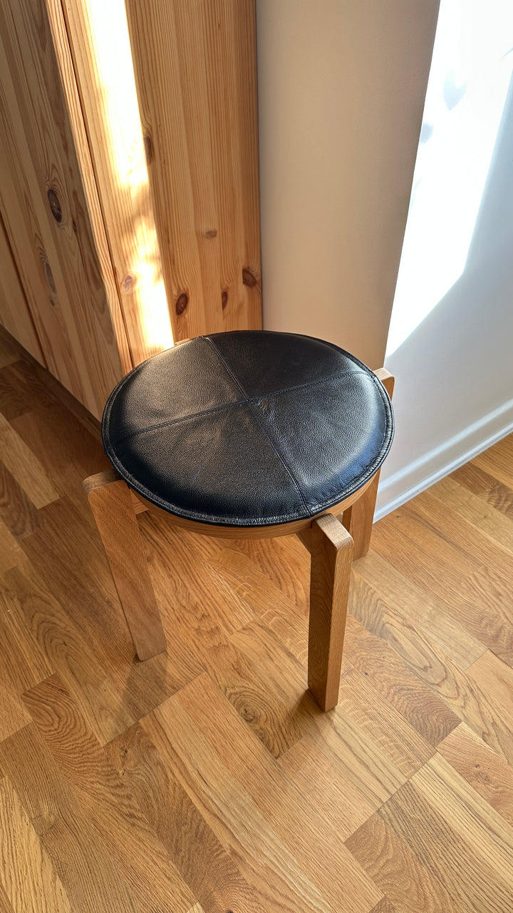 Rund Skindpude. Sort