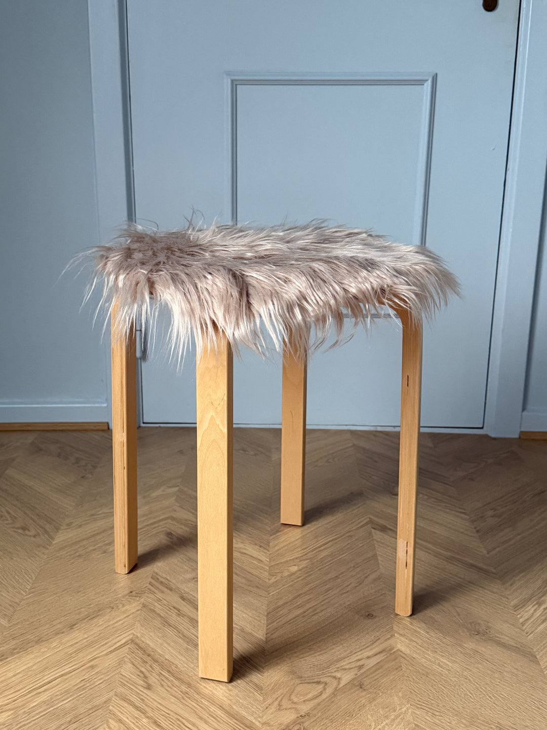 4 stk. Stolehynder ECHO Imiteret Lammeskind i Lysebrun (Ø37cm)