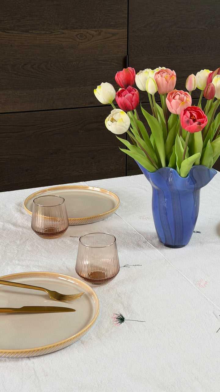 Dug m. Broderet ass Blomst (140x270cm) Hvid