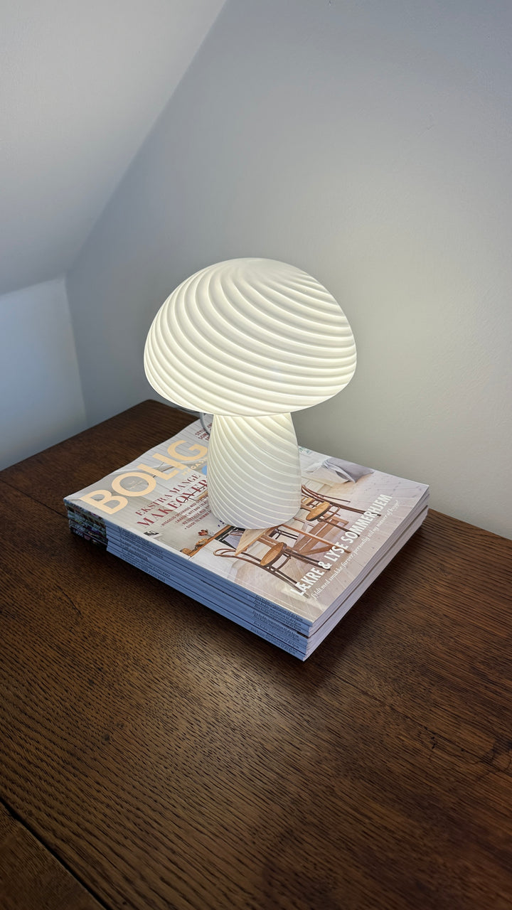 Dyberg Larsen - Bordlampe i Glas Jenny Hvid
