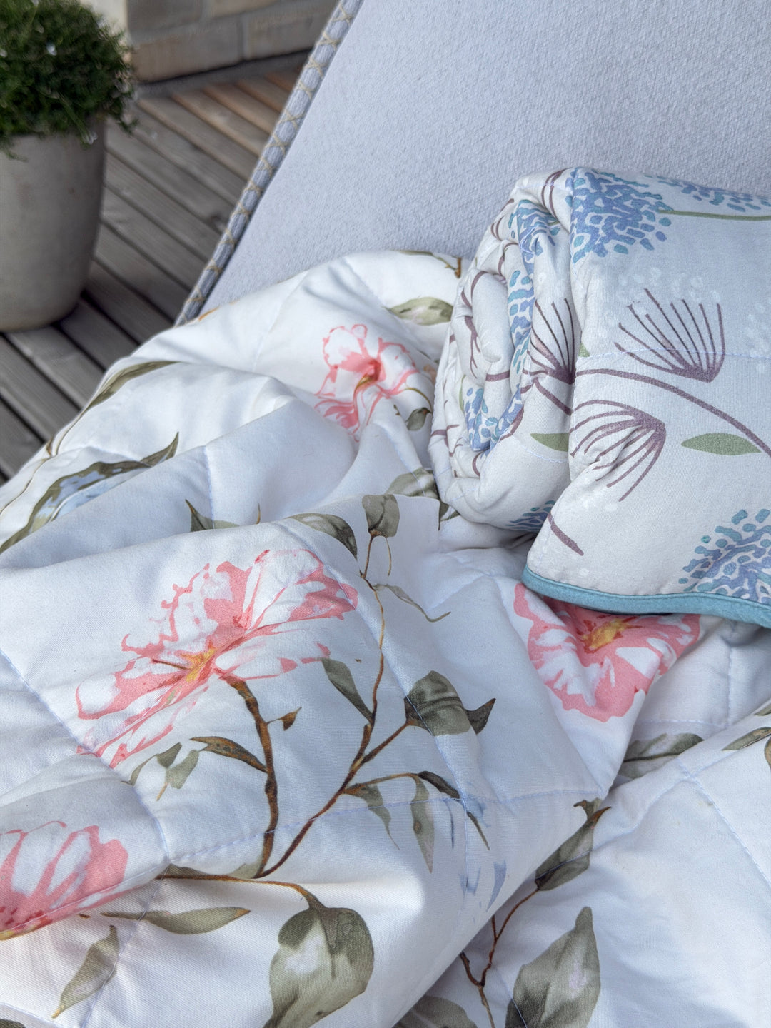 Quilt m. Blomsterprint Blå 130x180cm