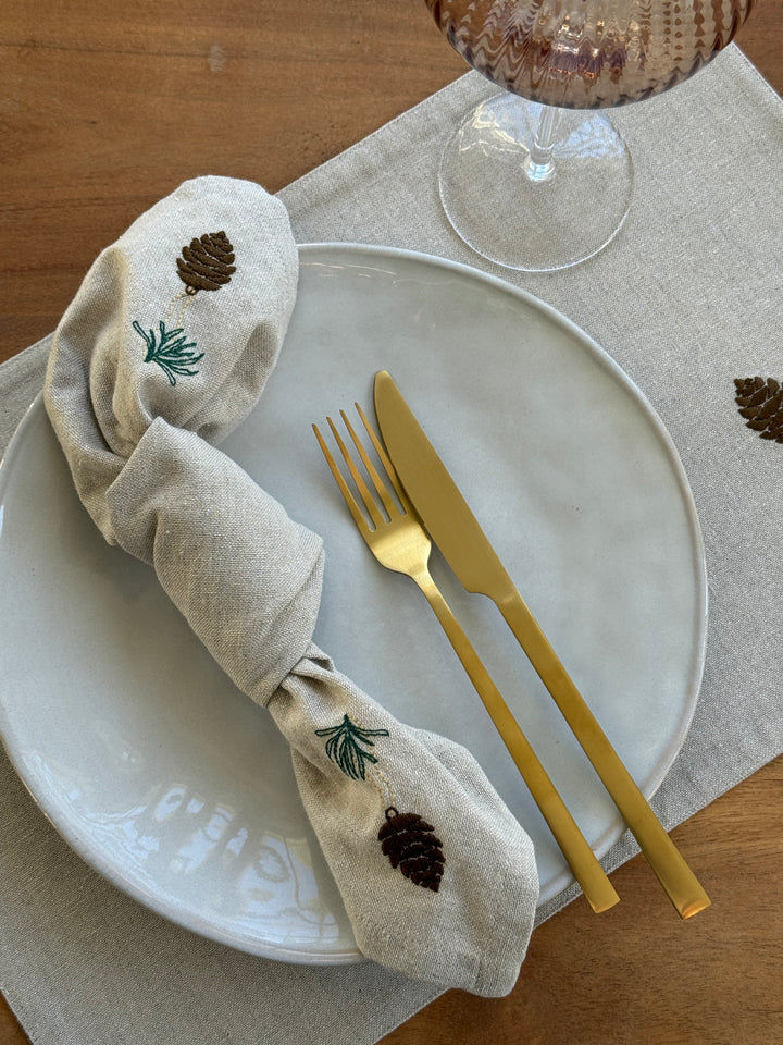 Bestiksæt 16 dele i Guld farve.