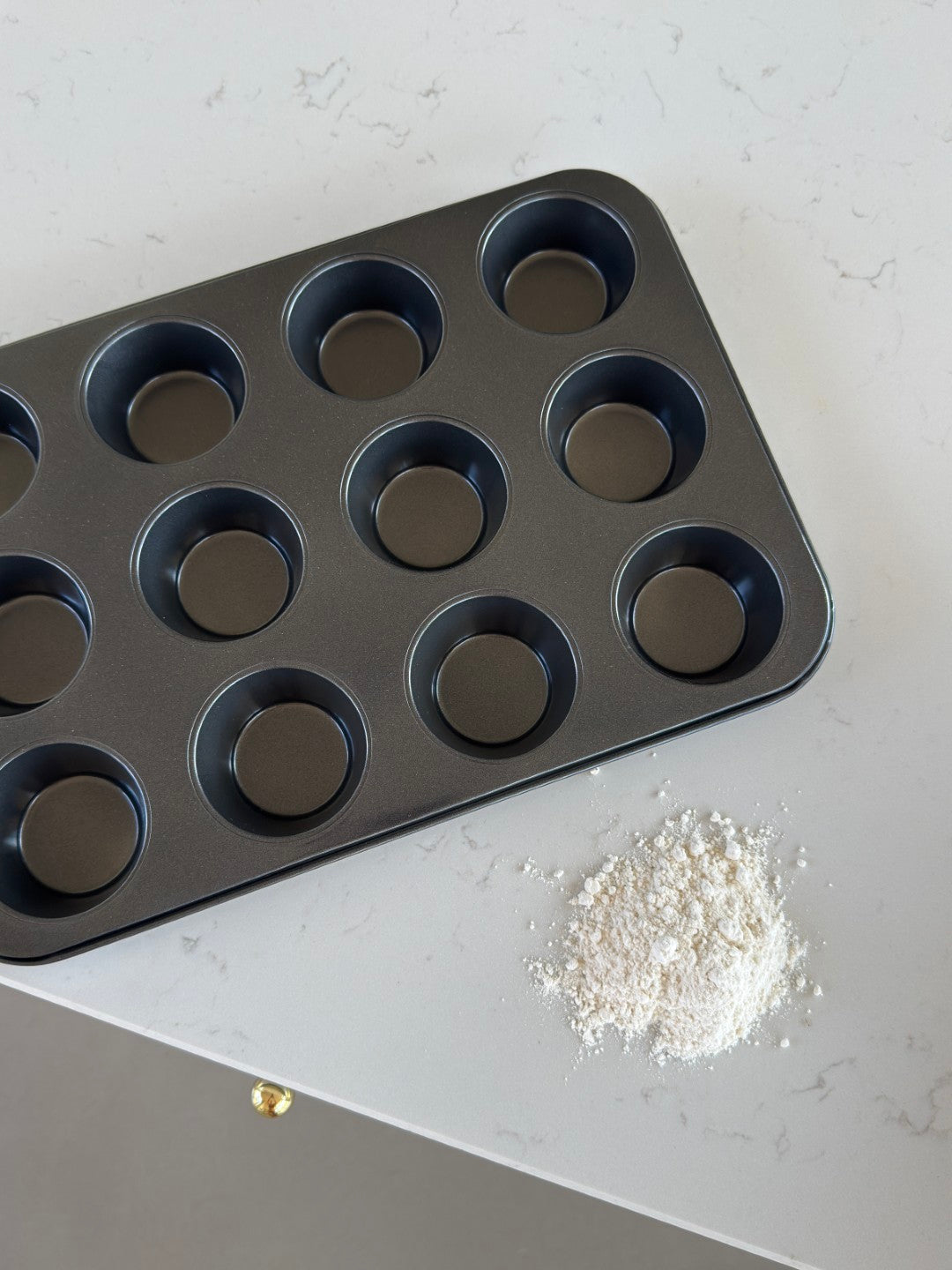 Muffinform til 12 muffins (38,5x27x3cm) Mørkegrå