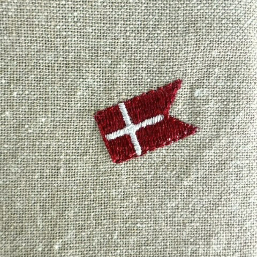 Dug m. Broderet Dansk Flag. (Ø160cm) Beige