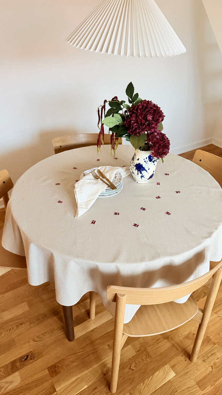Dug m. Broderet Dansk Flag. (Ø160cm) Beige