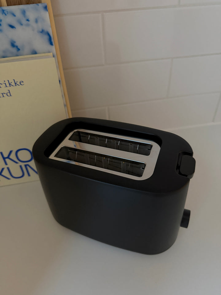 DAY - Brødrister 650-750W Sort