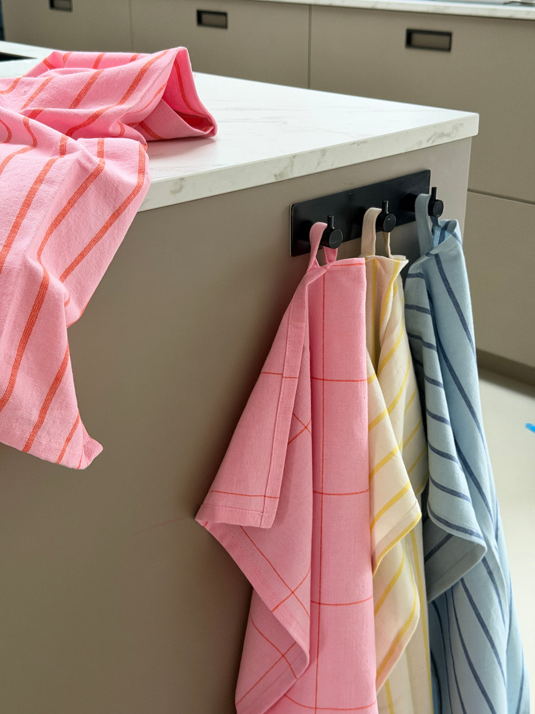 Viskestykke MEYSA (50x70cm). 2pk Beige m Gul striber