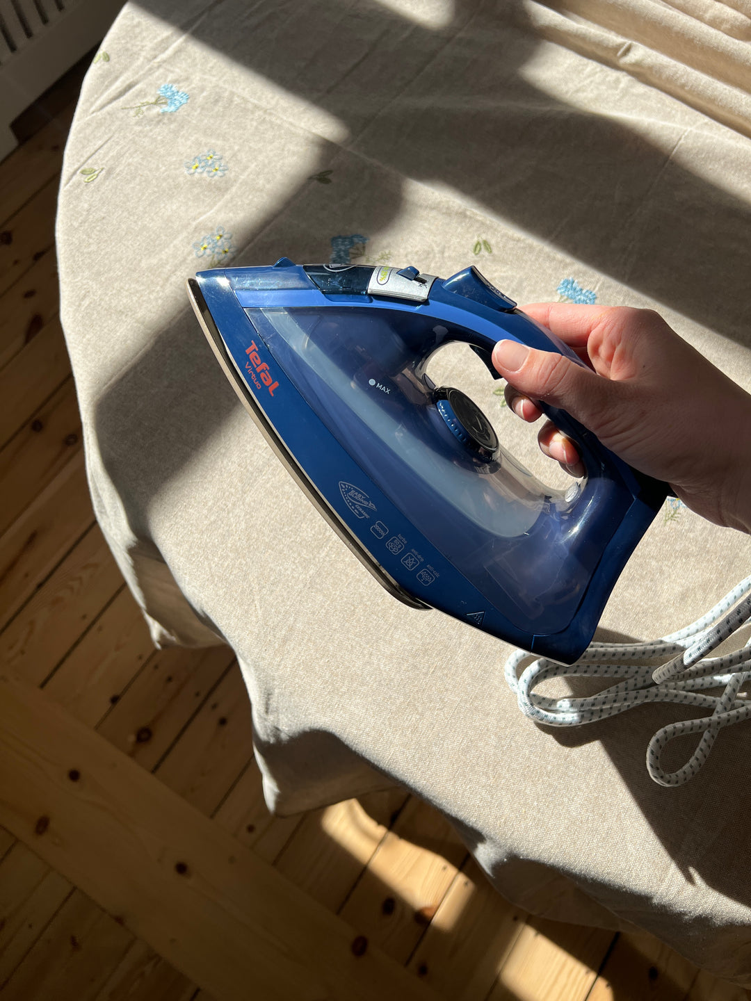 Tefal - Dry & Steam Iron FV1739