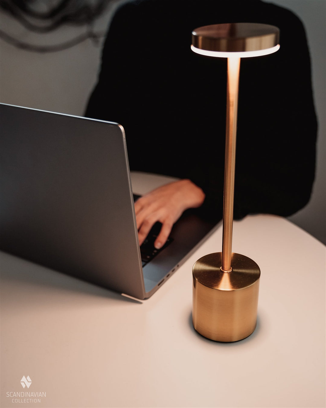 Scandinavian Collection - Touch Bordlampe i Guldfarve