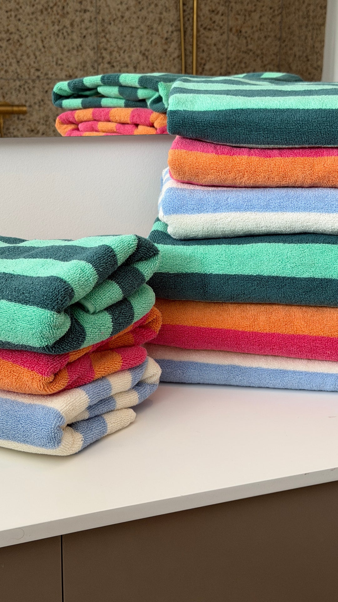 Badehåndklæde ANNI m. Striber i Lyserød (70x140cm)