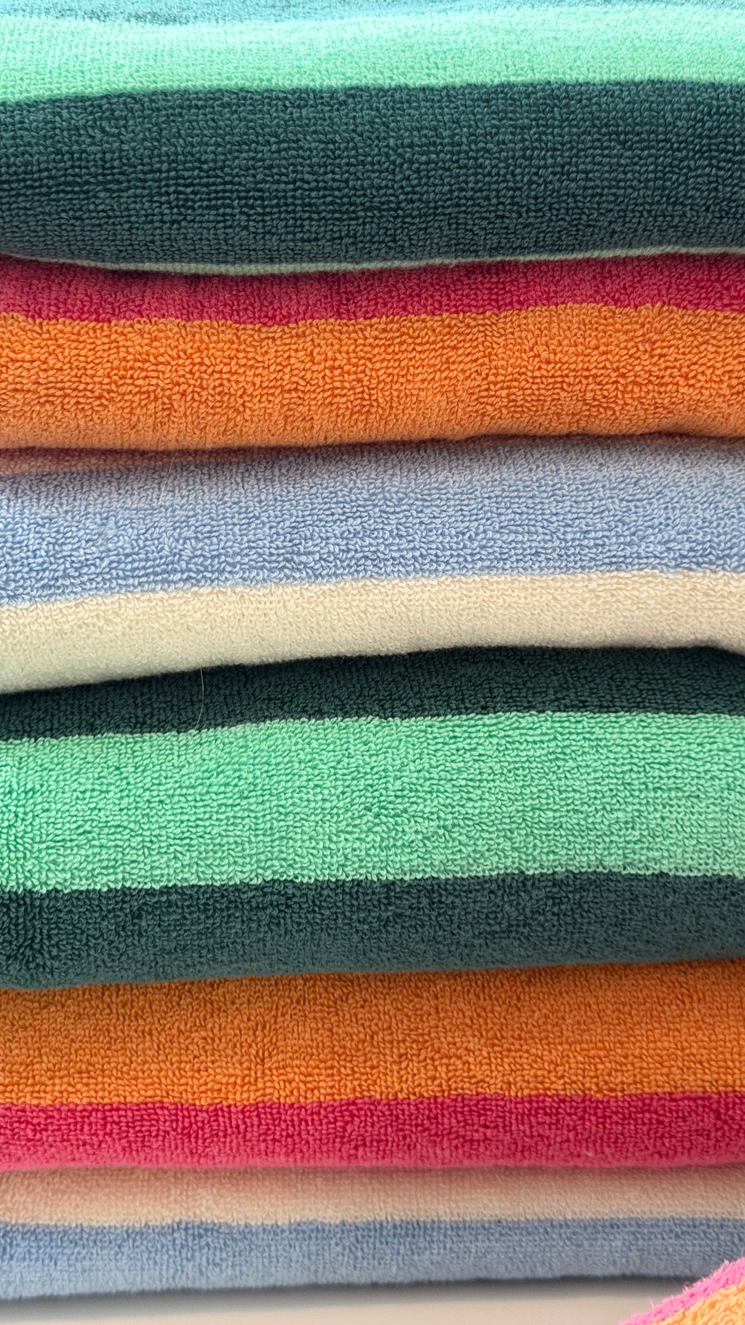 Badehåndklæde ANNI m. Striber i Lyserød (70x140cm)