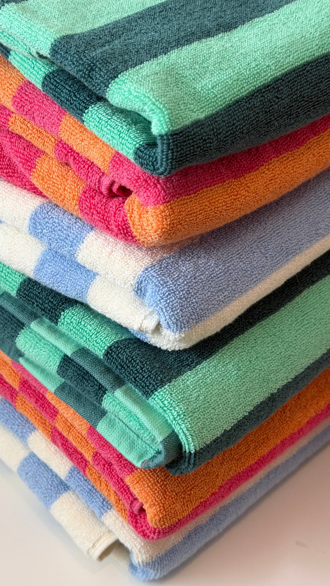 Badehåndklæde ANNI m. Striber i Lyserød (70x140cm)