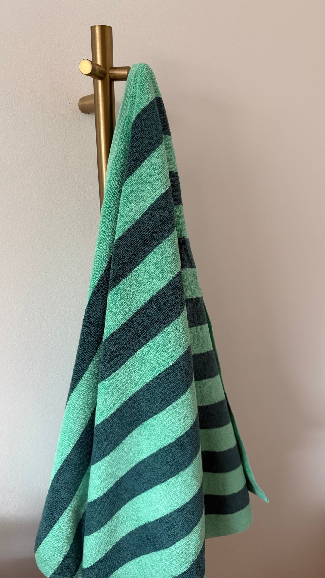Badehåndklæde ANJELLA m. Striber i Grøn (70x140cm)