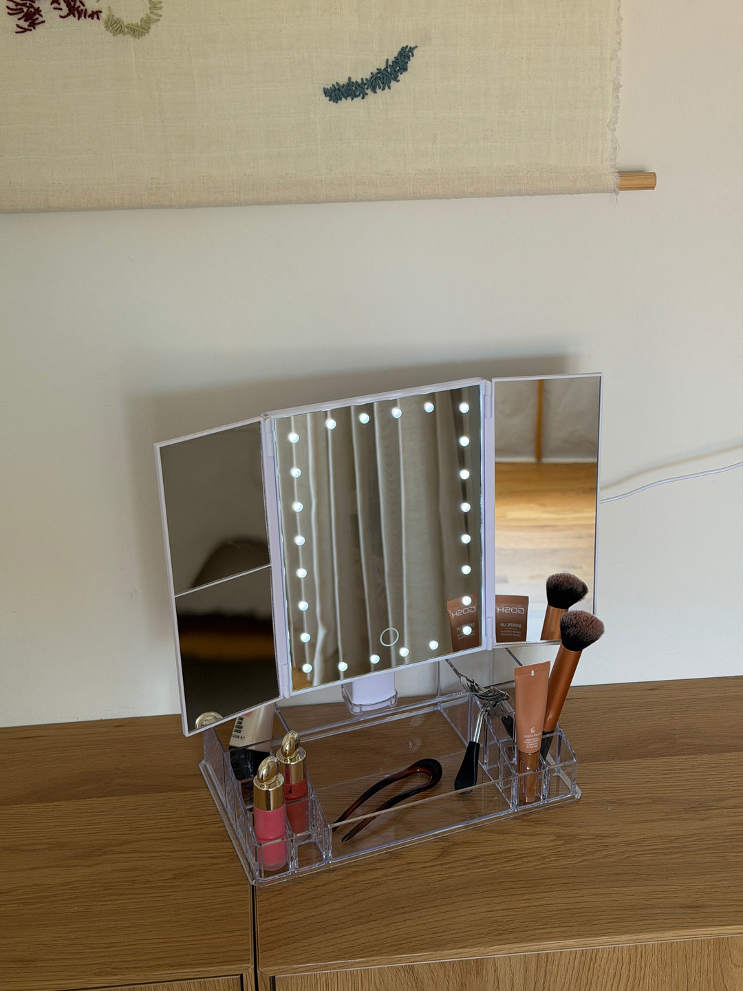 Makeupspejl m. LED og Opbevaring
