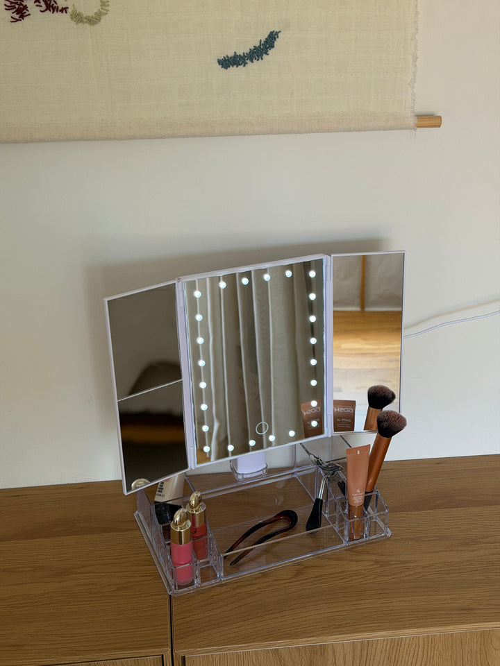 Makeupspejl m. LED og Opbevaring