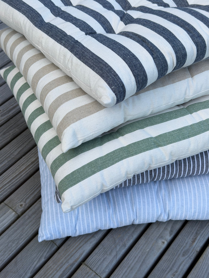 Sædehynde Lyseblå og Hvid Stribe (38x38cm)