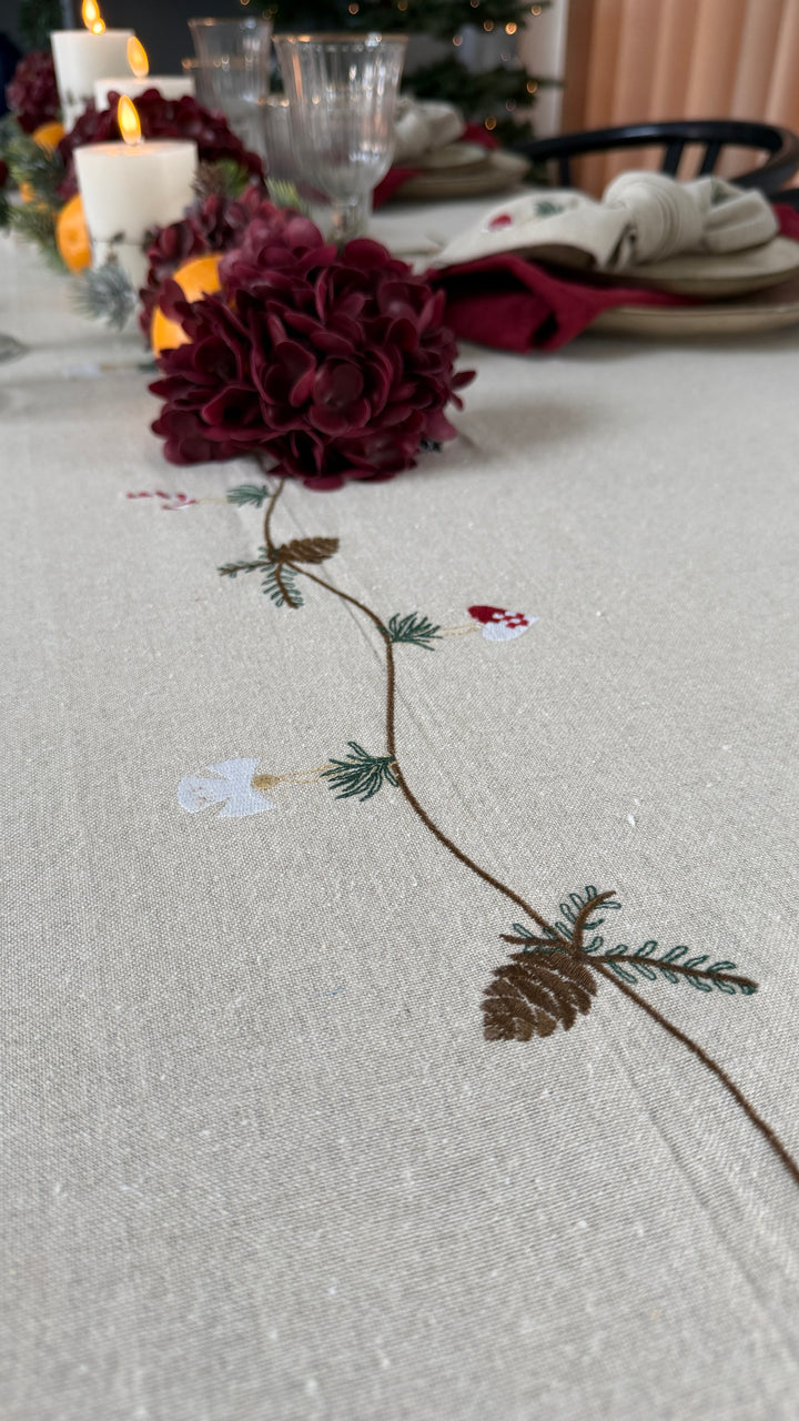 Juledug m Broderi (140x320cm)