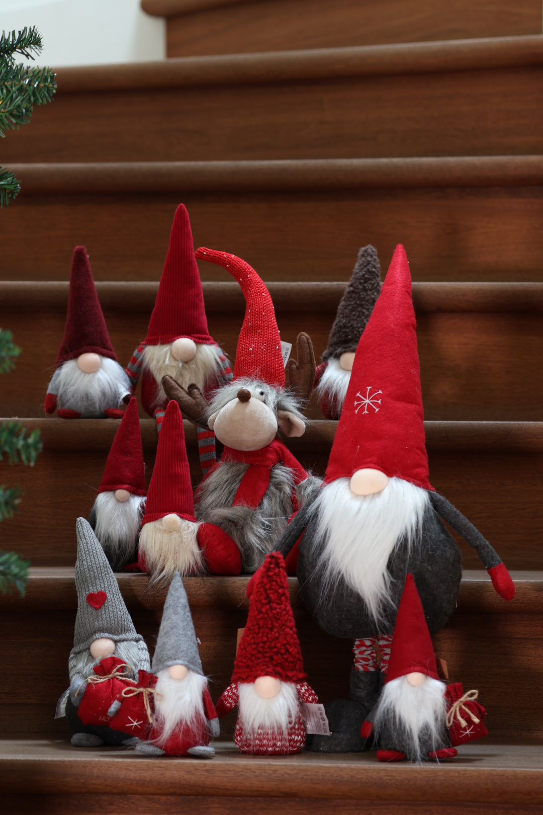 Nisse m Rød Hue CAFER (12x9x22cm)