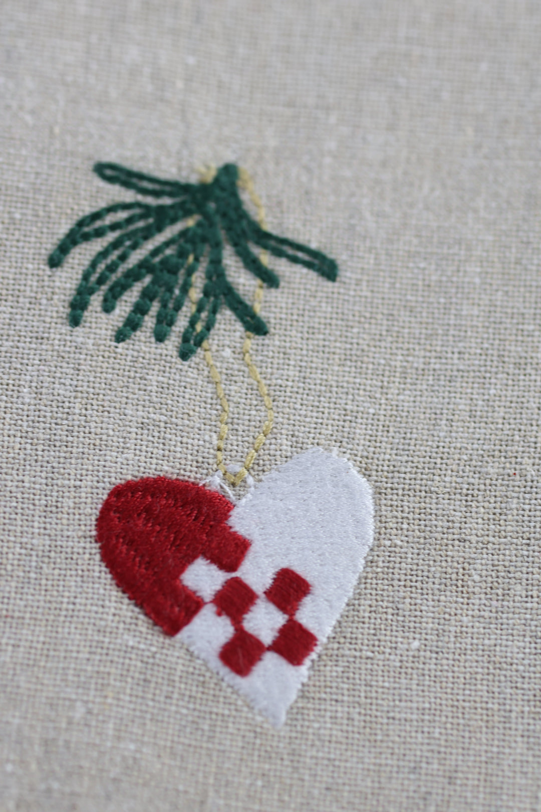 Juledækkeserviet m Hjerte Broderi (30x45cm)