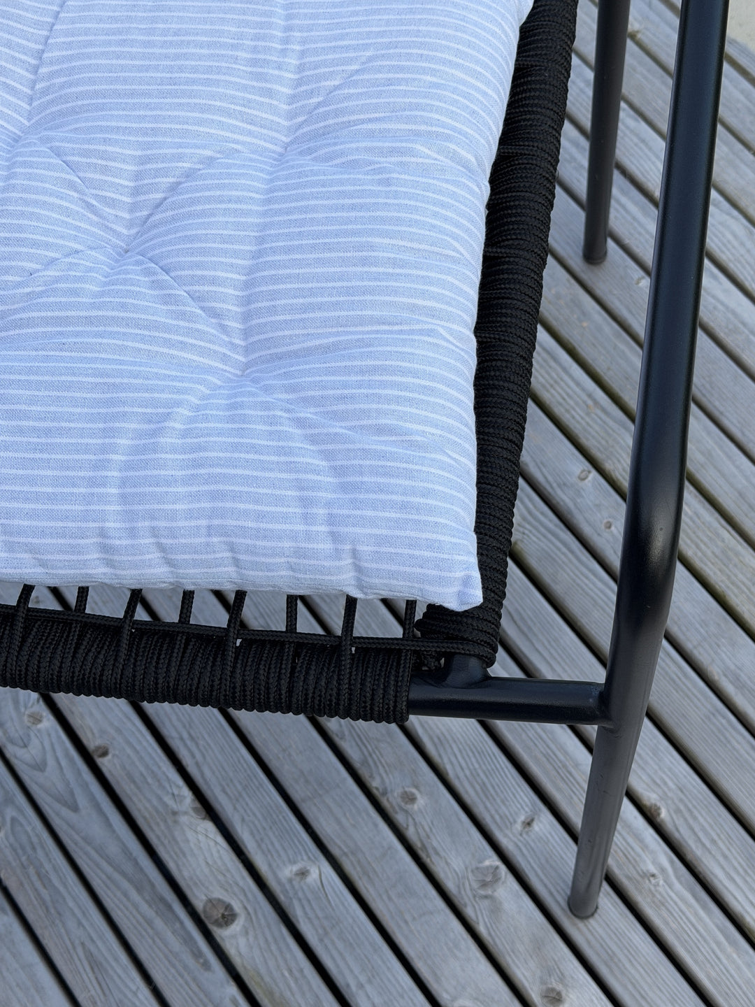 Sædehynde Lyseblå og Hvid Stribe (38x38cm)