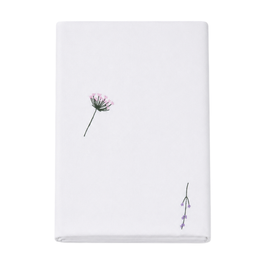 Dug m. Broderet ass Blomst (140x320cm) Hvid