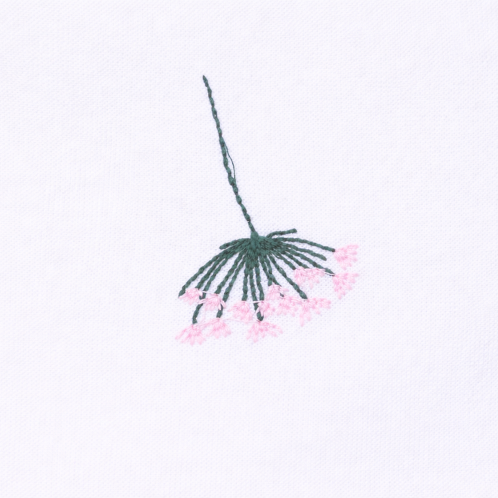 Dug m. Broderet ass Blomst (140x270cm) Hvid