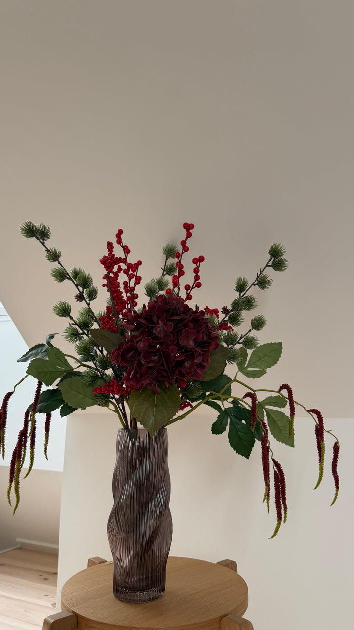 Evighedsbuket December m. Røde Bær og Hortensia