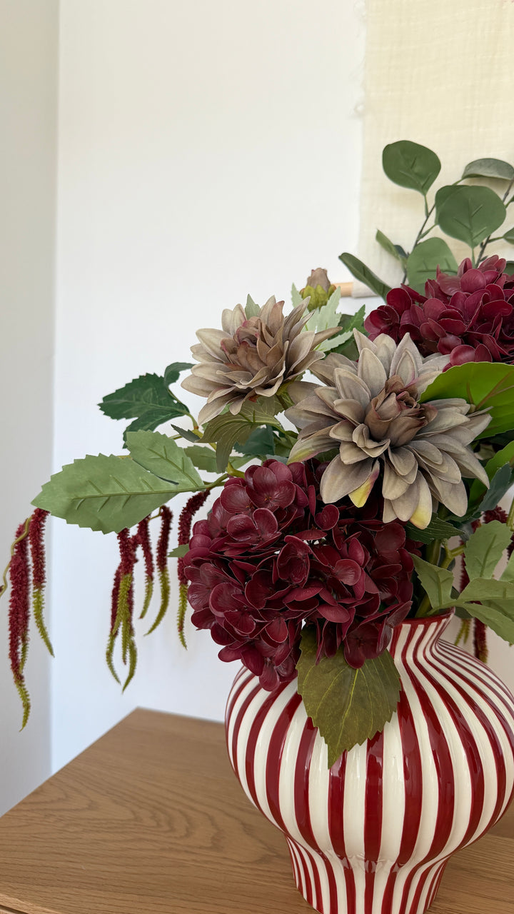 Evighedsbuket Rød Harmoni m. Hortensia og Dahlia