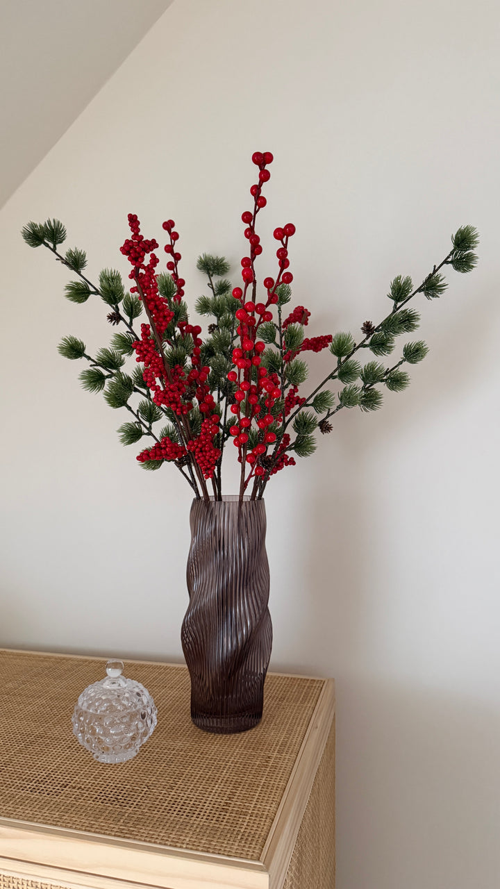 Evighedsbuket Vinterglød m. Røde Bær og Cedergrene