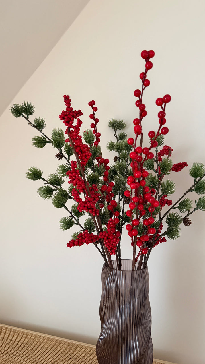 Evighedsbuket Vinterglød m. Røde Bær og Cedergrene