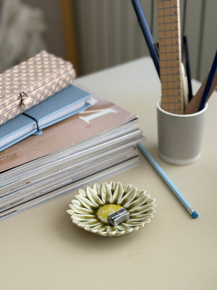 Bakke MARTA i Blomst Form i Beige/Gul (11,2x10,8x2,5 cm)