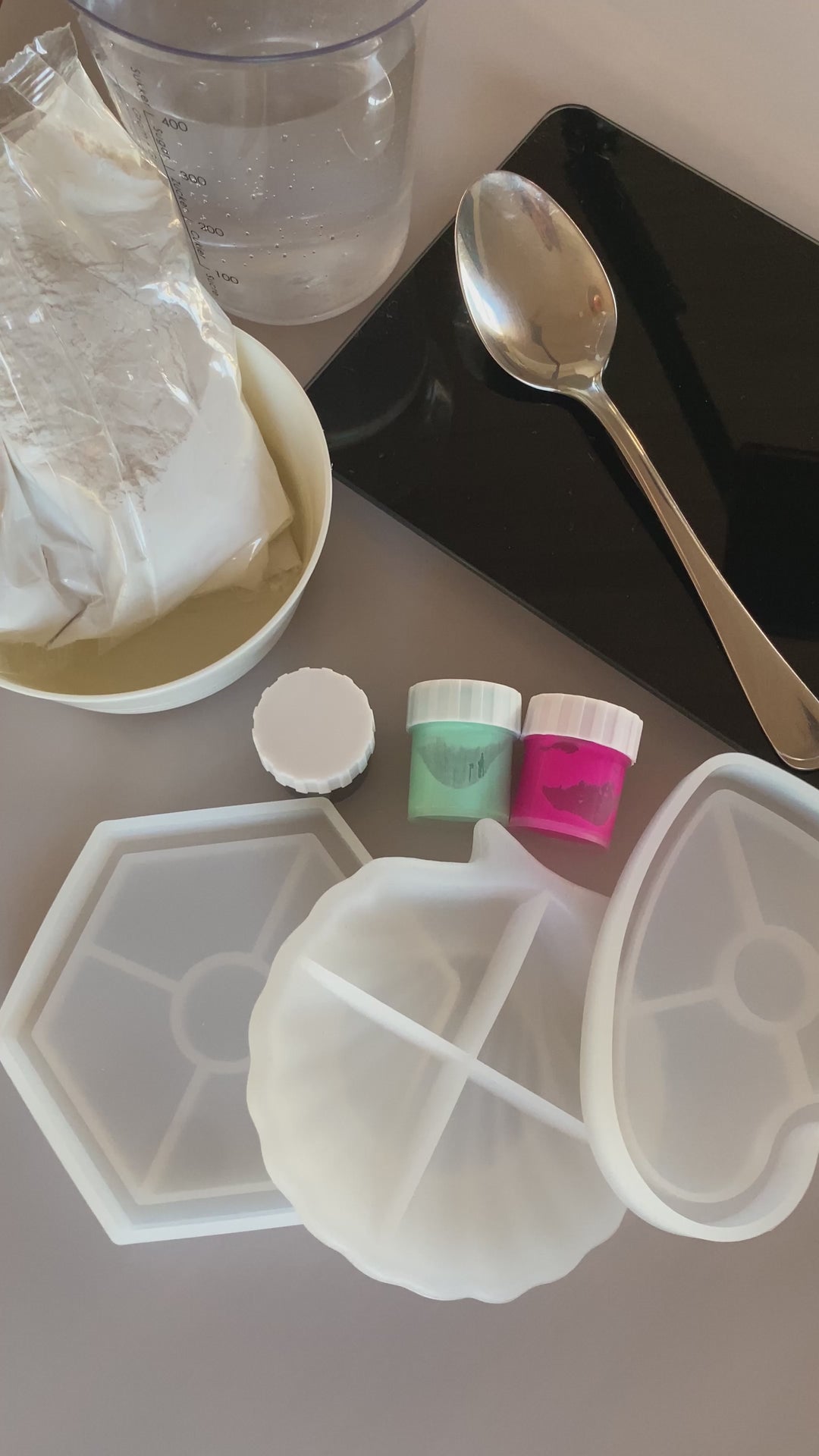 Video af silikoneform til Vandbaseret Komposit Hexagon